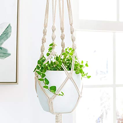 houseplant macrame hanger // macrame plant hanger gift // houseplant gift // houseplant lover gift